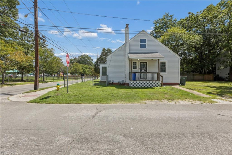 Photo 4 of 38 residential for sale in Norfolk virginia