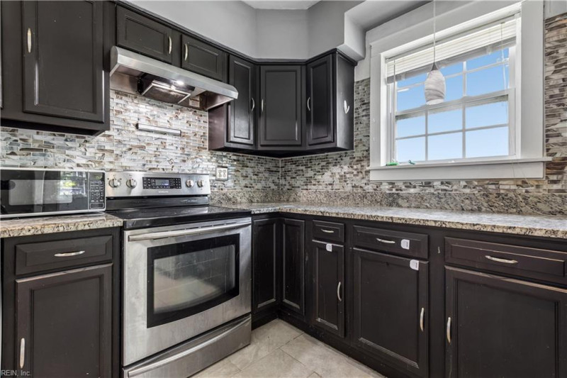 Photo 9 of 38 residential for sale in Norfolk virginia