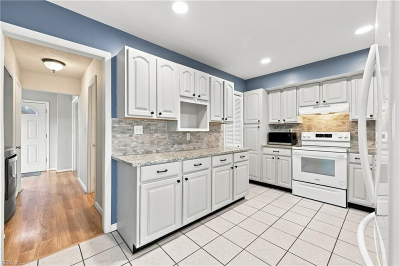 Photo 3 of 40 residential for sale in Virginia Beach virginia
