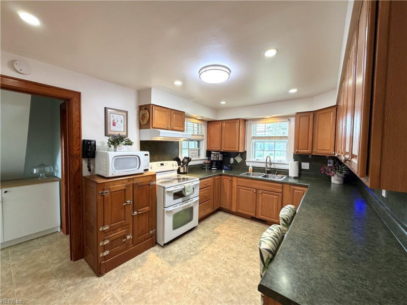 Photo 14 of 44 residential for sale in Portsmouth virginia