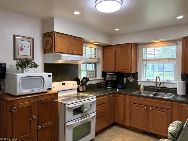 Photo 15 of 44 residential for sale in Portsmouth virginia