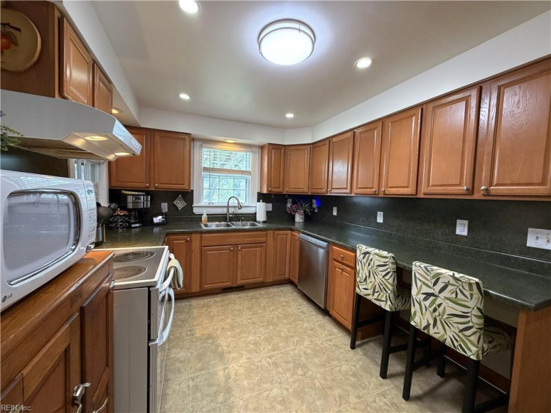 Photo 16 of 44 residential for sale in Portsmouth virginia
