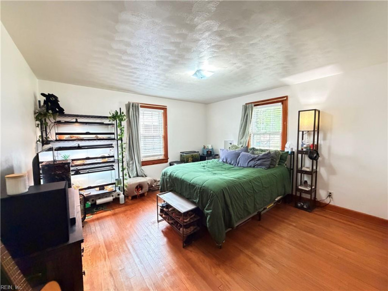 Photo 18 of 44 residential for sale in Portsmouth virginia