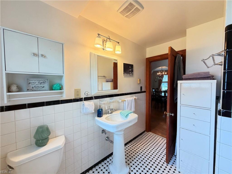 Photo 20 of 44 residential for sale in Portsmouth virginia