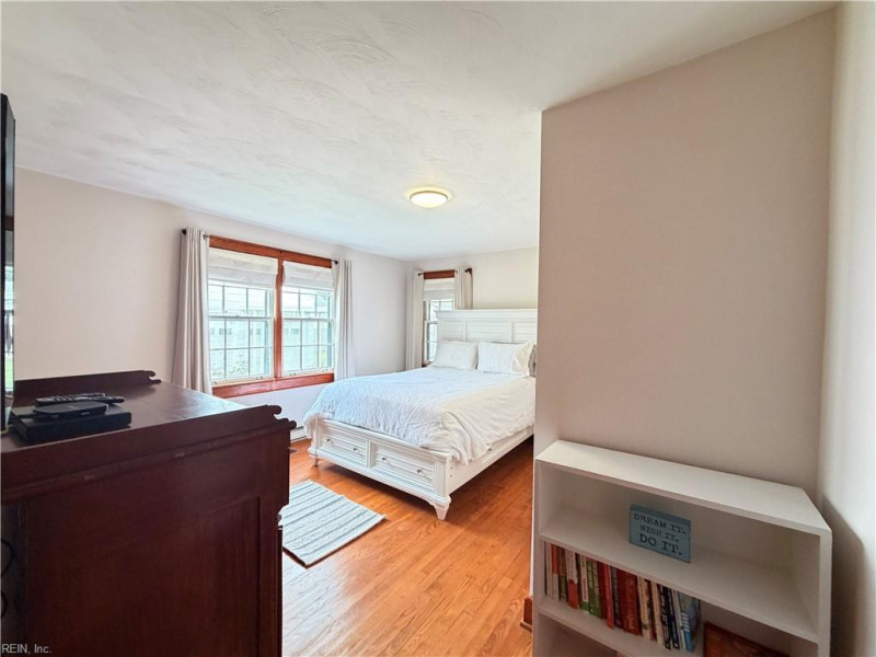 Photo 21 of 44 residential for sale in Portsmouth virginia
