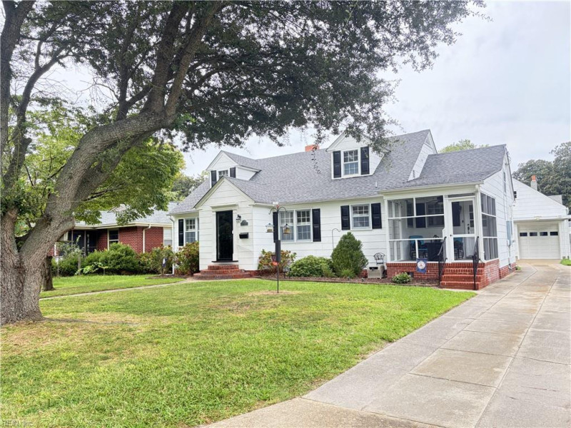 Photo 3 of 44 residential for sale in Portsmouth virginia