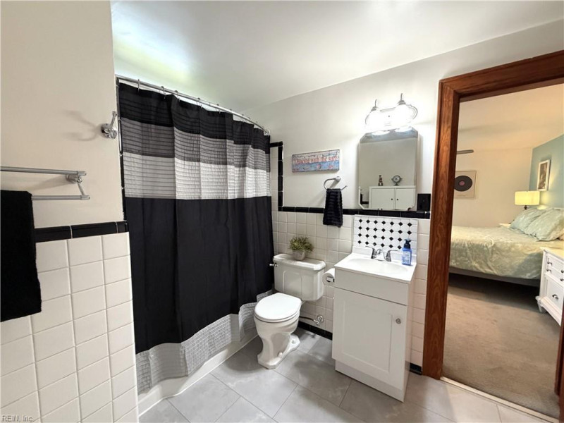 Photo 30 of 44 residential for sale in Portsmouth virginia