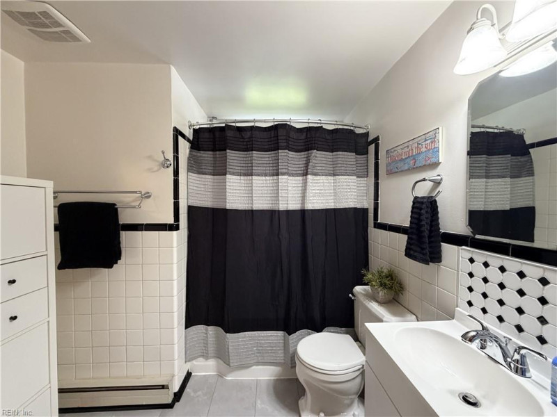 Photo 31 of 44 residential for sale in Portsmouth virginia