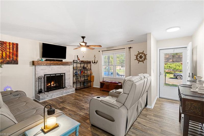 Photo 7 of 22 residential for sale in Chesapeake virginia