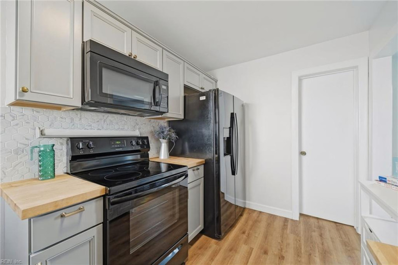 Photo 12 of 30 residential for sale in Hampton virginia