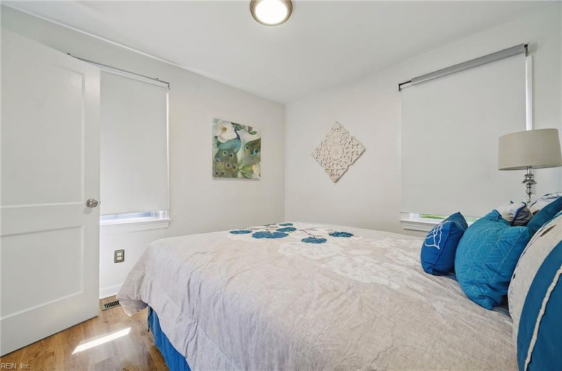 Photo 13 of 30 residential for sale in Hampton virginia
