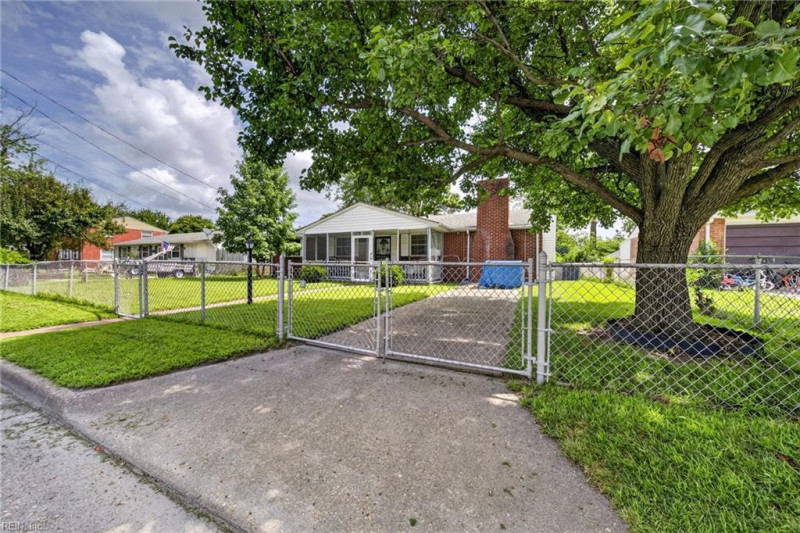 Photo 3 of 20 residential for sale in Hampton virginia
