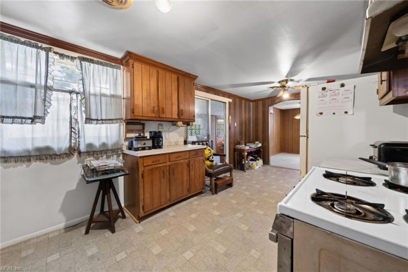 Photo 4 of 20 residential for sale in Hampton virginia