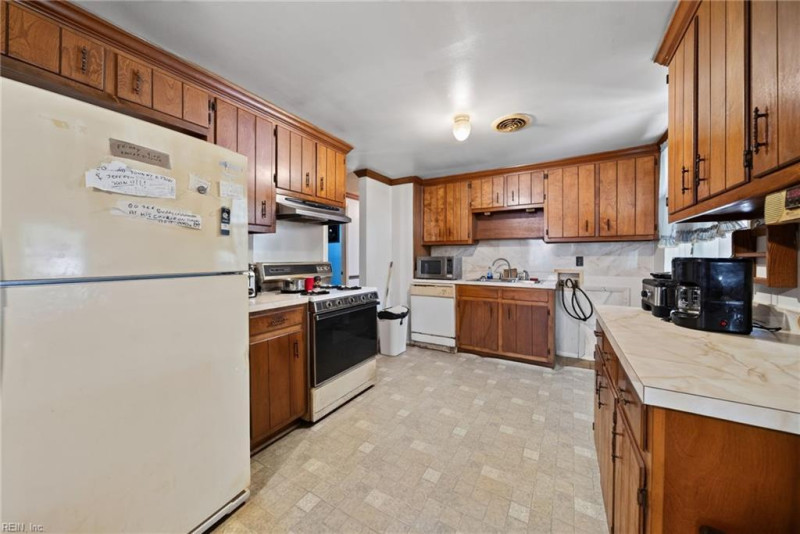 Photo 5 of 20 residential for sale in Hampton virginia