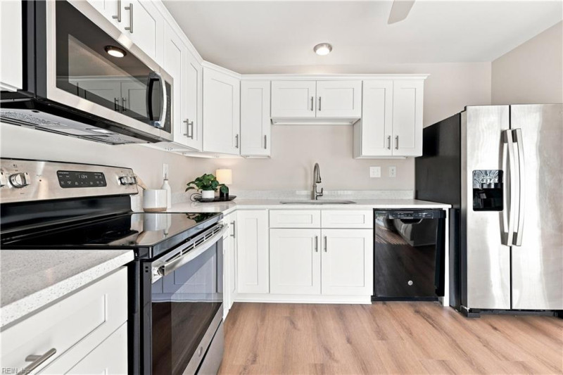 Photo 11 of 32 residential for sale in Virginia Beach virginia