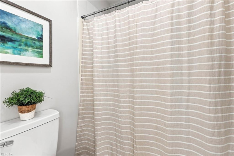 Photo 18 of 32 residential for sale in Virginia Beach virginia