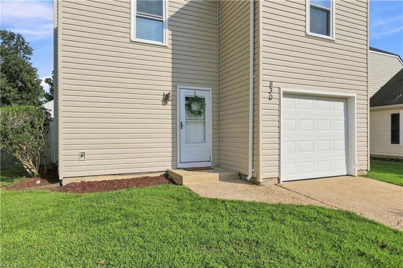 Photo 2 of 32 residential for sale in Virginia Beach virginia