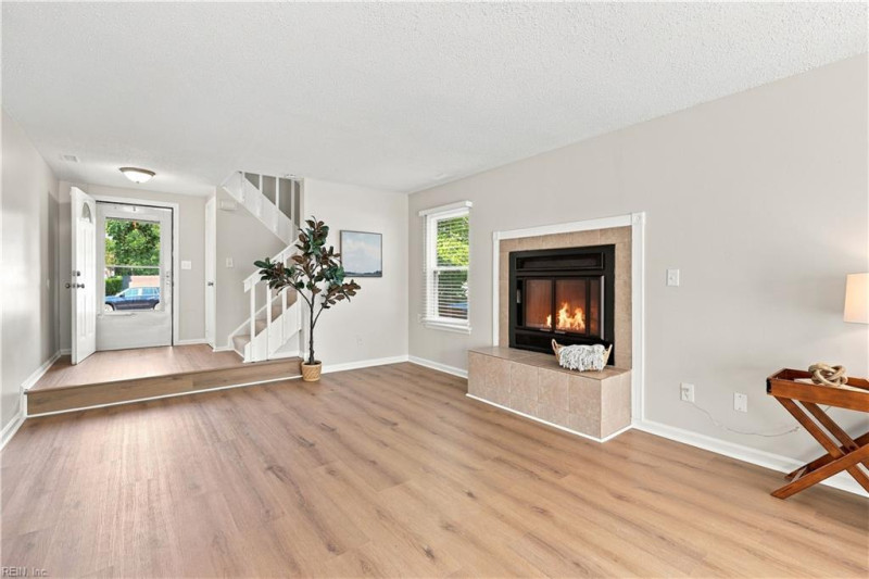 Photo 5 of 32 residential for sale in Virginia Beach virginia
