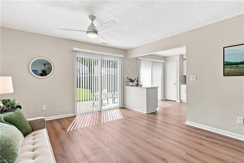 Photo 7 of 32 residential for sale in Virginia Beach virginia