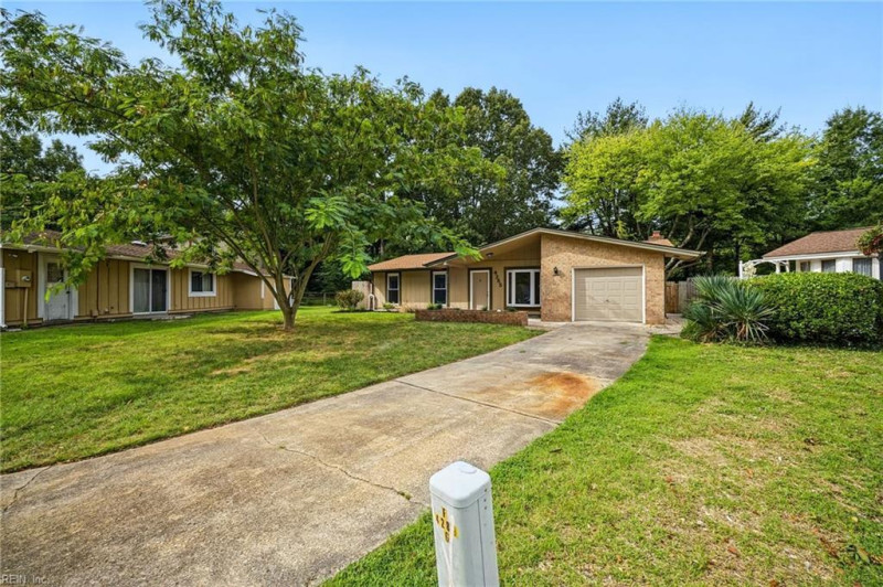 Photo 4 of 31 residential for sale in Virginia Beach virginia