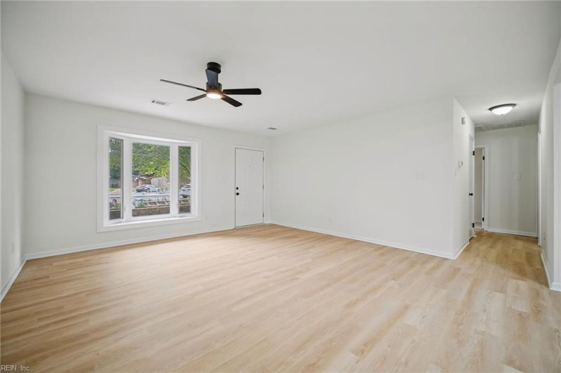 Photo 6 of 31 residential for sale in Virginia Beach virginia