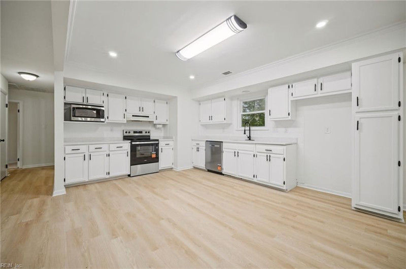 Photo 9 of 31 residential for sale in Virginia Beach virginia