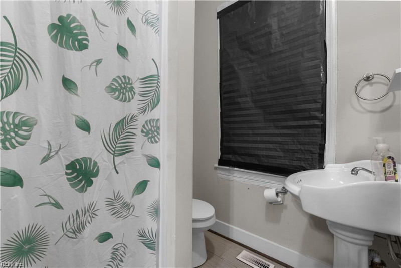 Photo 20 of 41 residential for sale in Portsmouth virginia