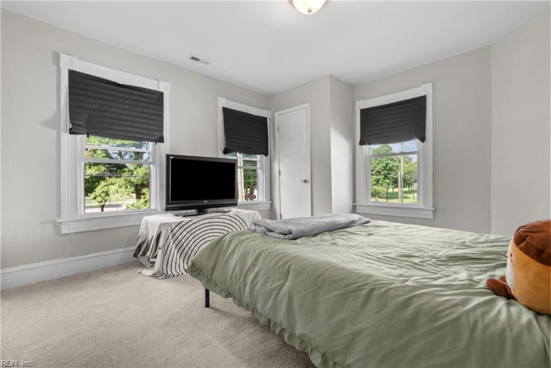 Photo 24 of 41 residential for sale in Portsmouth virginia