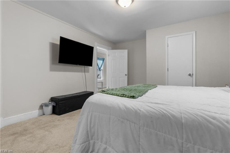 Photo 27 of 41 residential for sale in Portsmouth virginia