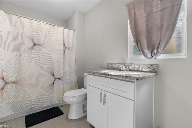 Photo 29 of 41 residential for sale in Portsmouth virginia