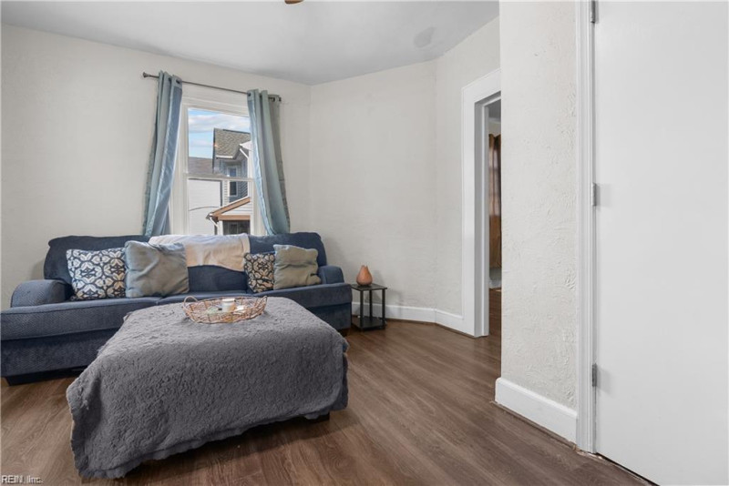 Photo 4 of 41 residential for sale in Portsmouth virginia
