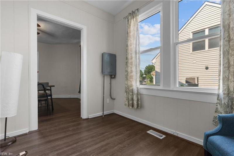 Photo 7 of 41 residential for sale in Portsmouth virginia