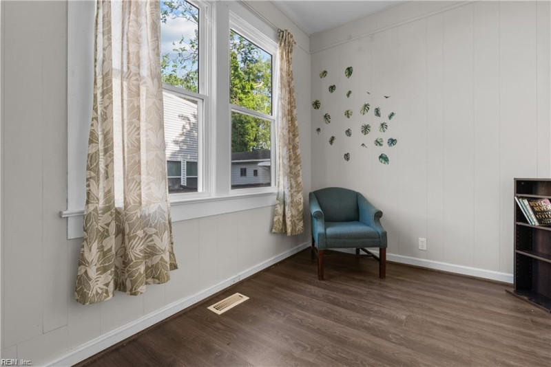 Photo 9 of 41 residential for sale in Portsmouth virginia