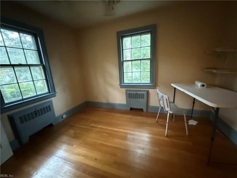 Photo 11 of 17 residential for sale in Portsmouth virginia