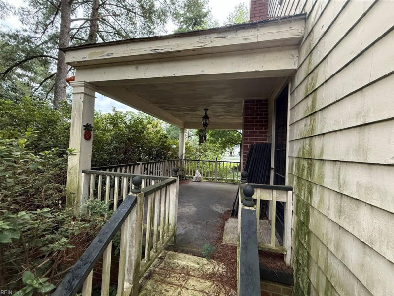 Photo 16 of 17 residential for sale in Portsmouth virginia