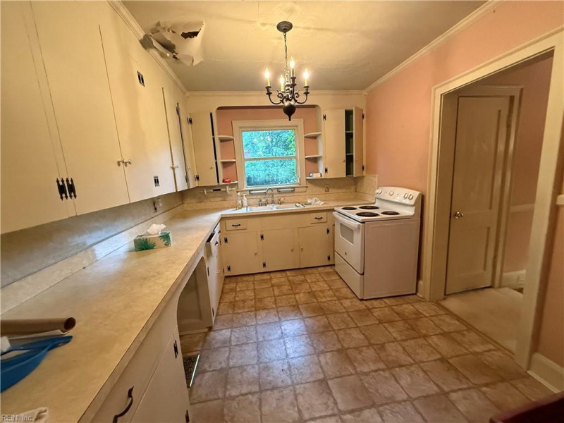 Photo 7 of 17 residential for sale in Portsmouth virginia
