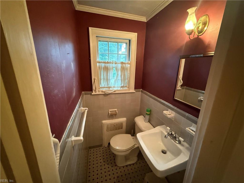 Photo 8 of 17 residential for sale in Portsmouth virginia