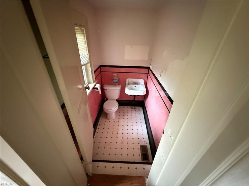 Photo 6 of 16 residential for sale in Portsmouth virginia