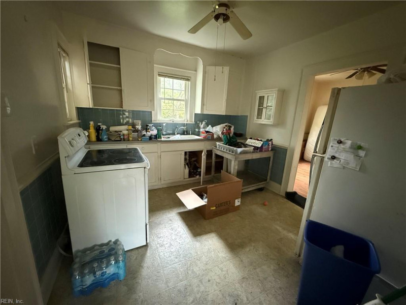 Photo 7 of 16 residential for sale in Portsmouth virginia