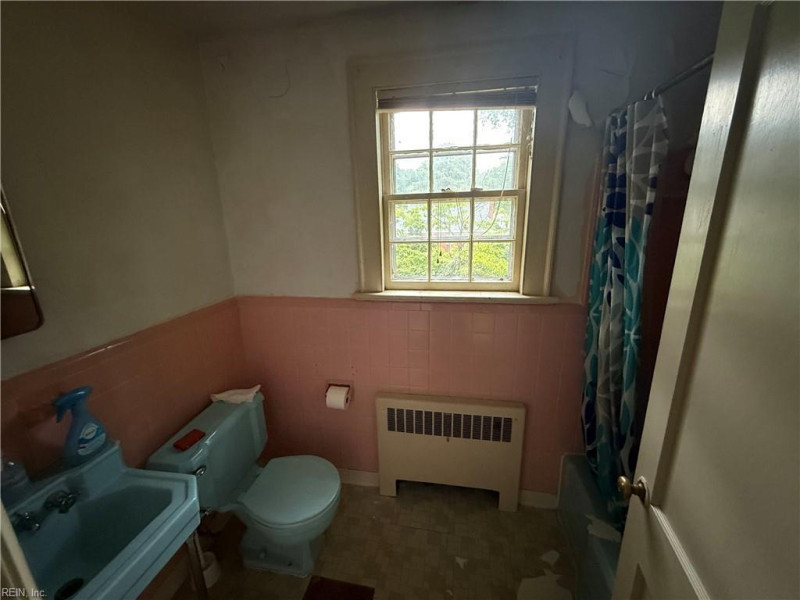 Photo 9 of 16 residential for sale in Portsmouth virginia