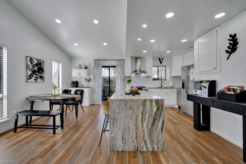 Photo 12 of 32 residential for sale in Virginia Beach virginia
