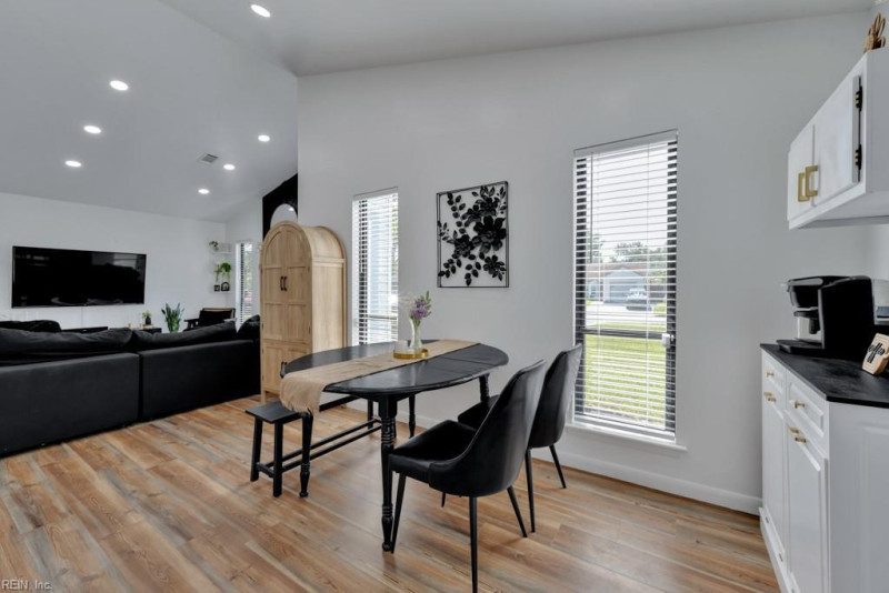 Photo 14 of 32 residential for sale in Virginia Beach virginia