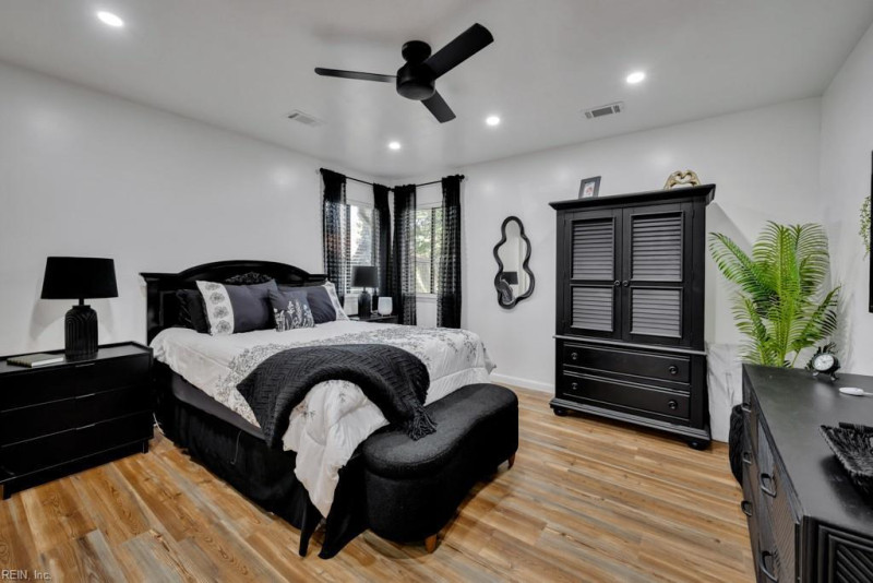 Photo 16 of 32 residential for sale in Virginia Beach virginia