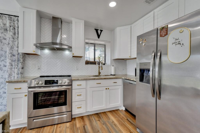 Photo 3 of 32 residential for sale in Virginia Beach virginia