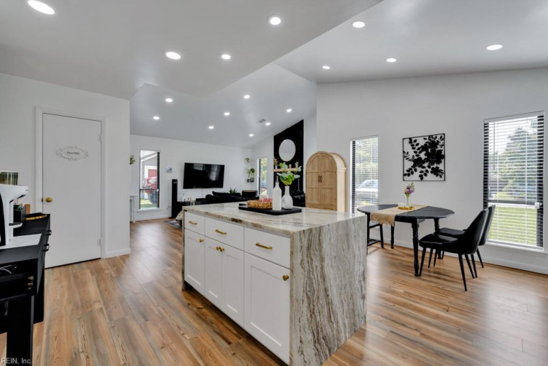 Photo 4 of 32 residential for sale in Virginia Beach virginia