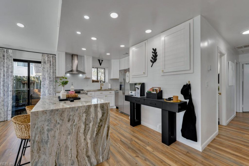 Photo 6 of 32 residential for sale in Virginia Beach virginia