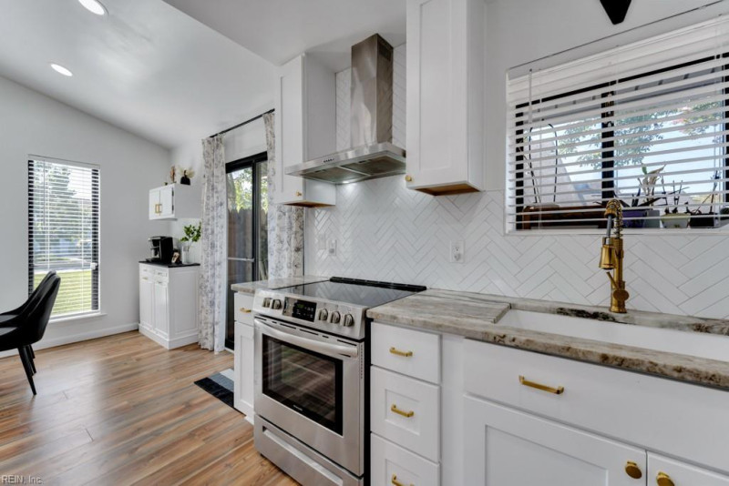 Photo 7 of 32 residential for sale in Virginia Beach virginia