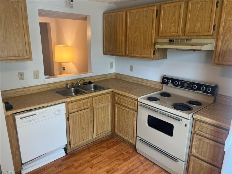 Photo 4 of 21 residential for sale in Hampton virginia