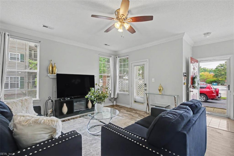 Photo 6 of 26 residential for sale in Newport News virginia