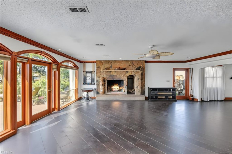 Photo 17 of 39 residential for sale in Virginia Beach virginia